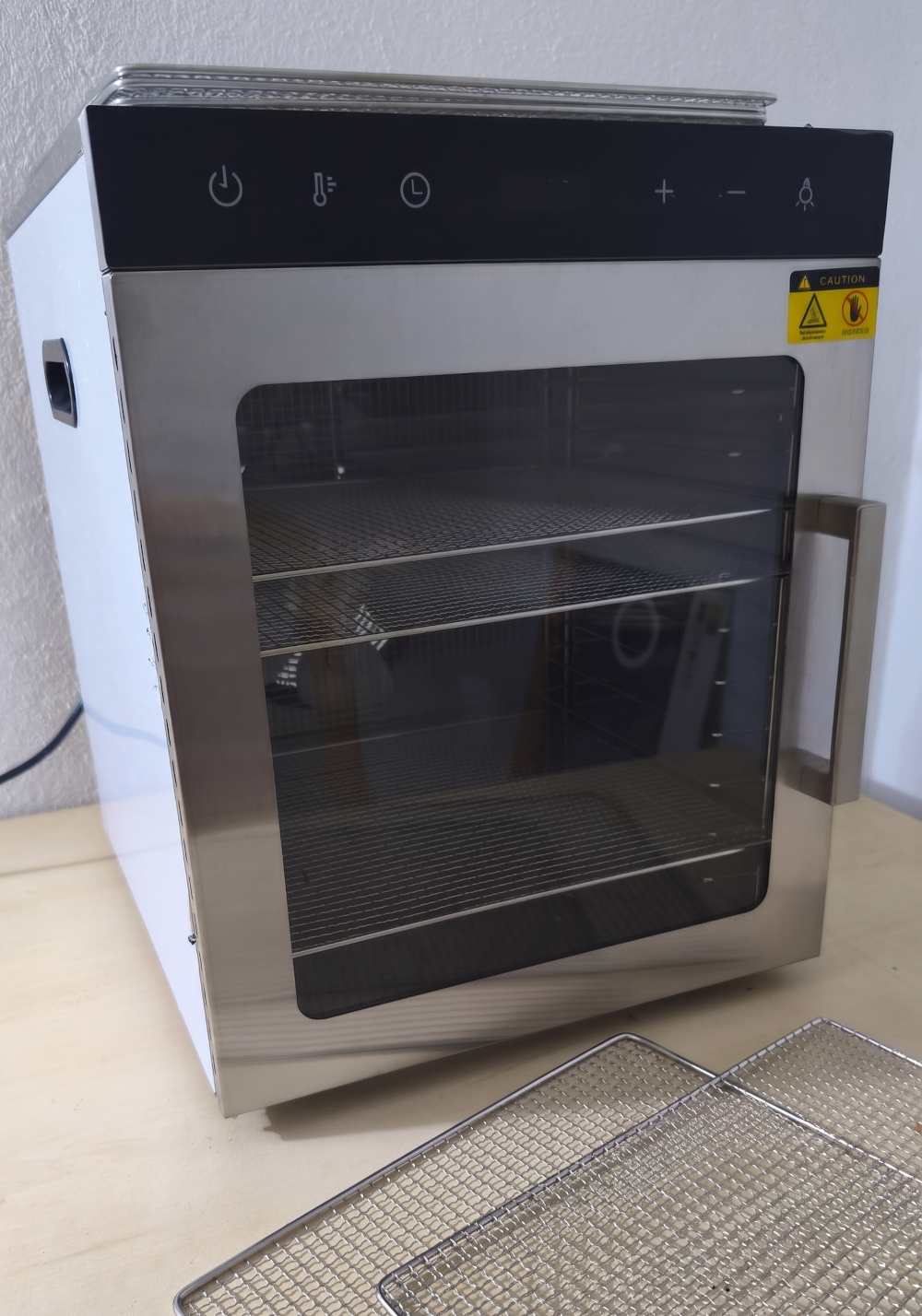 Deshidratadora de alimentos de acero inoxidable con puerta de vidrio transparente y bandejas de rejilla metálica extraíbles